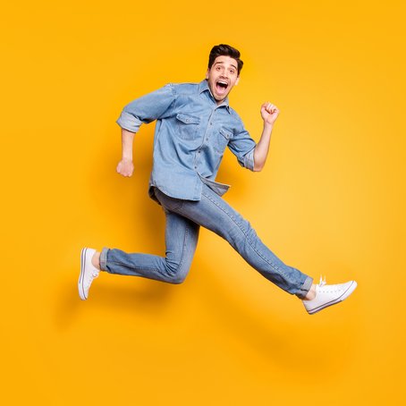 Dieser Mann freut sich über effiziente Prozesse