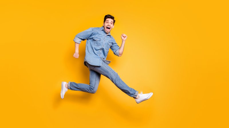 Dieser Mann freut sich über effiziente Prozesse